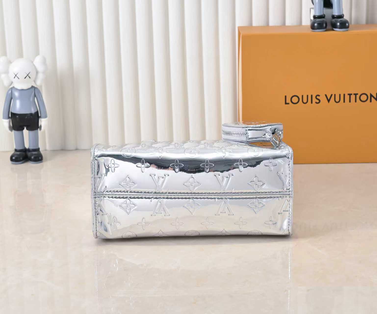 B1P36E36 Popular leather bag