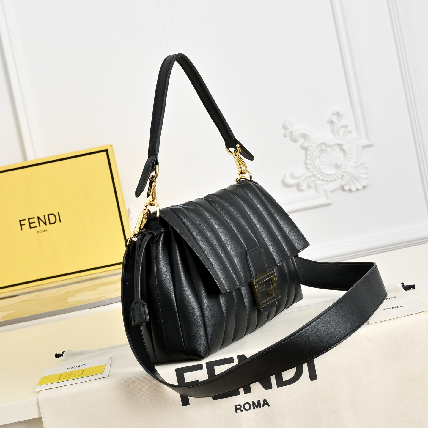 B1P36F106 Popular leather bag