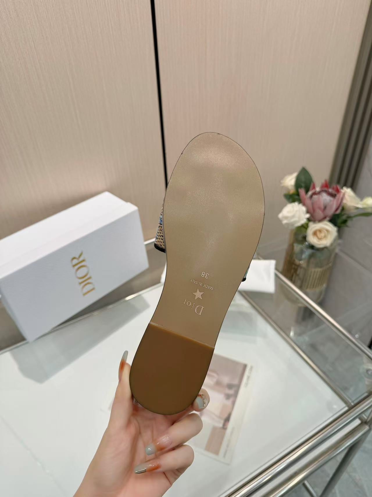 Z2Z85D67  Popular Peather Slippers
