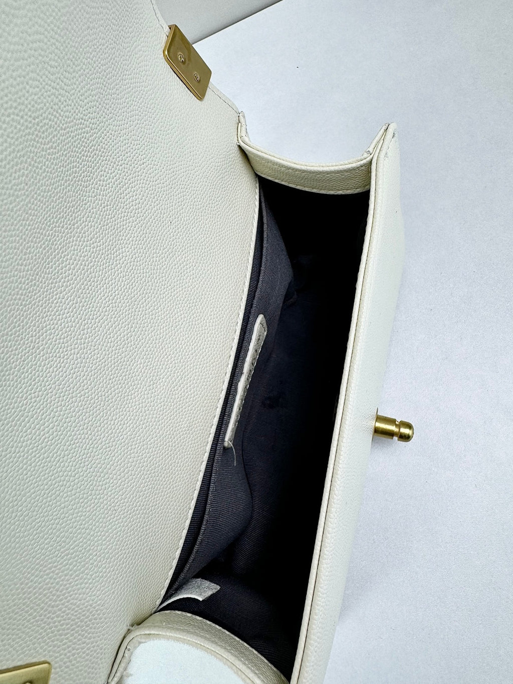B1P36C17 Popular Caviar leather bag
