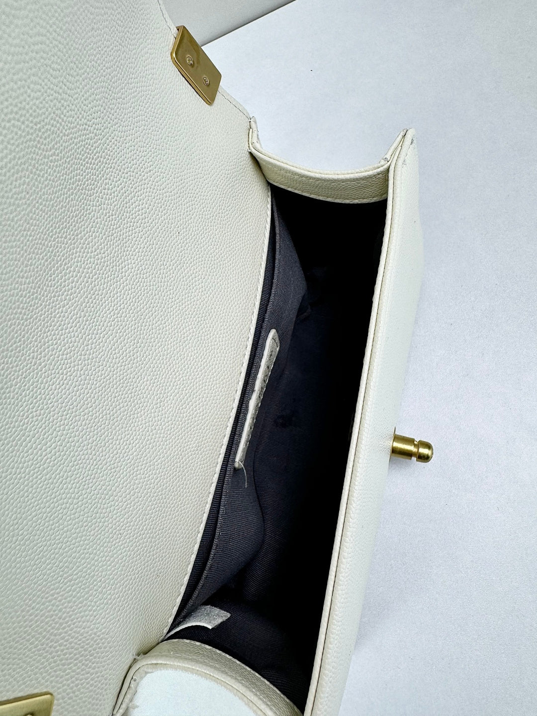 B1P36C17 Popular Caviar leather bag