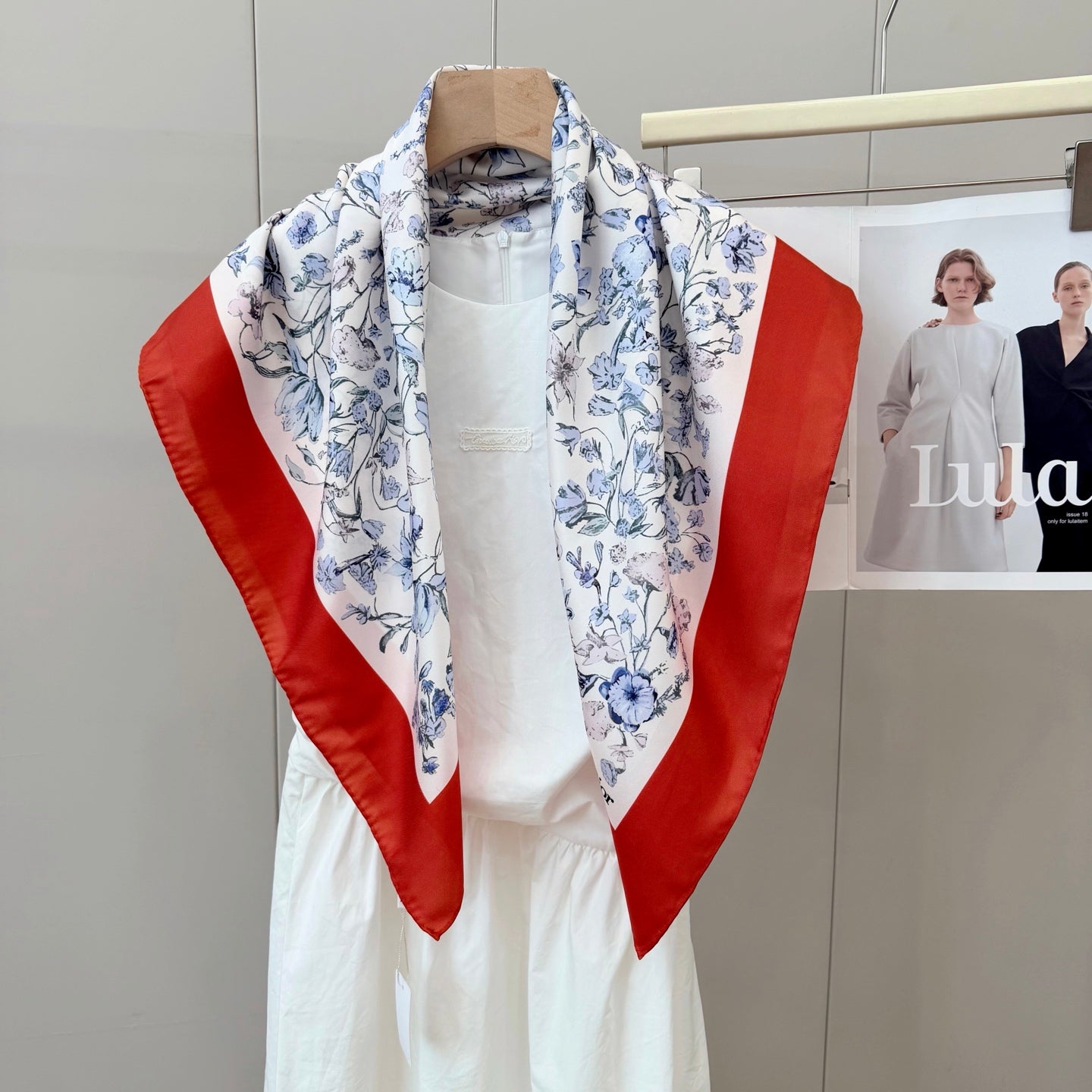W1N36D20 Popular Silk Scarve