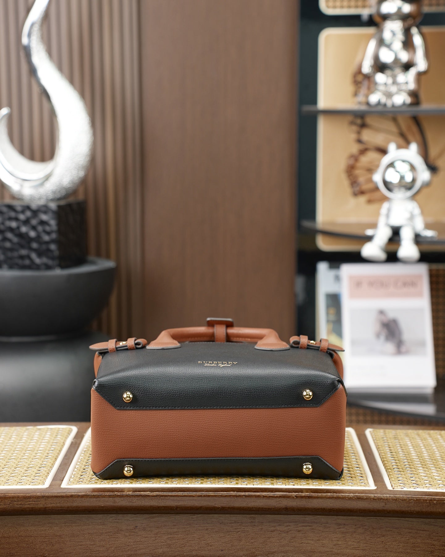 B1R76R20  Popular leather bag