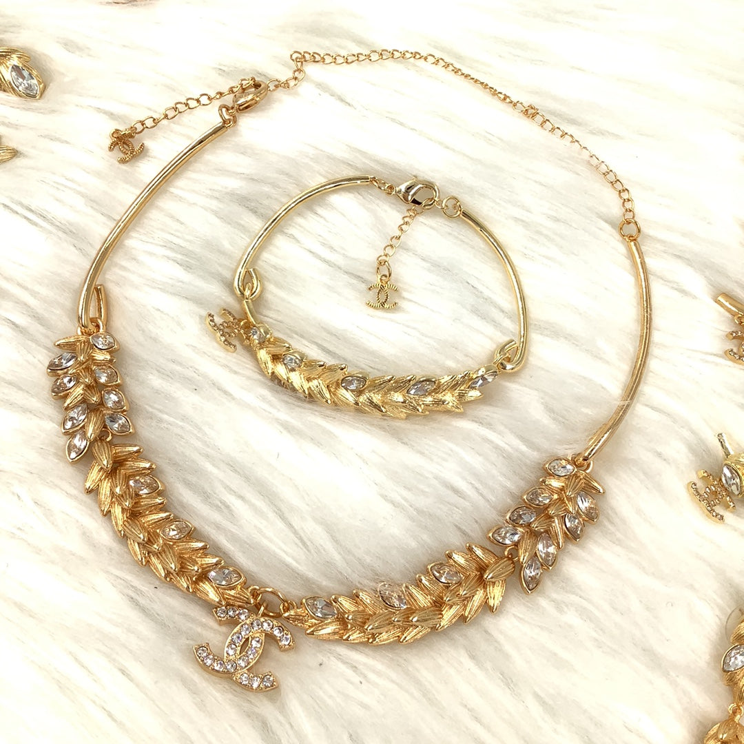 X1Q85C68X Popular Necklace . Bracelets. Earrings