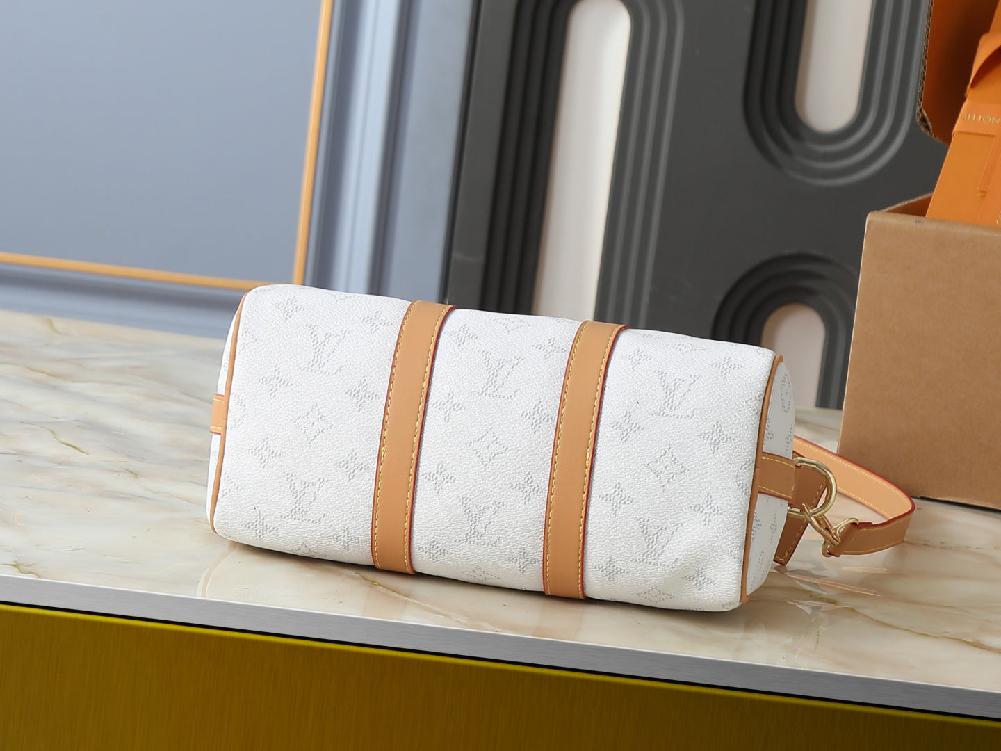 B1R76E53 Popular leather bag