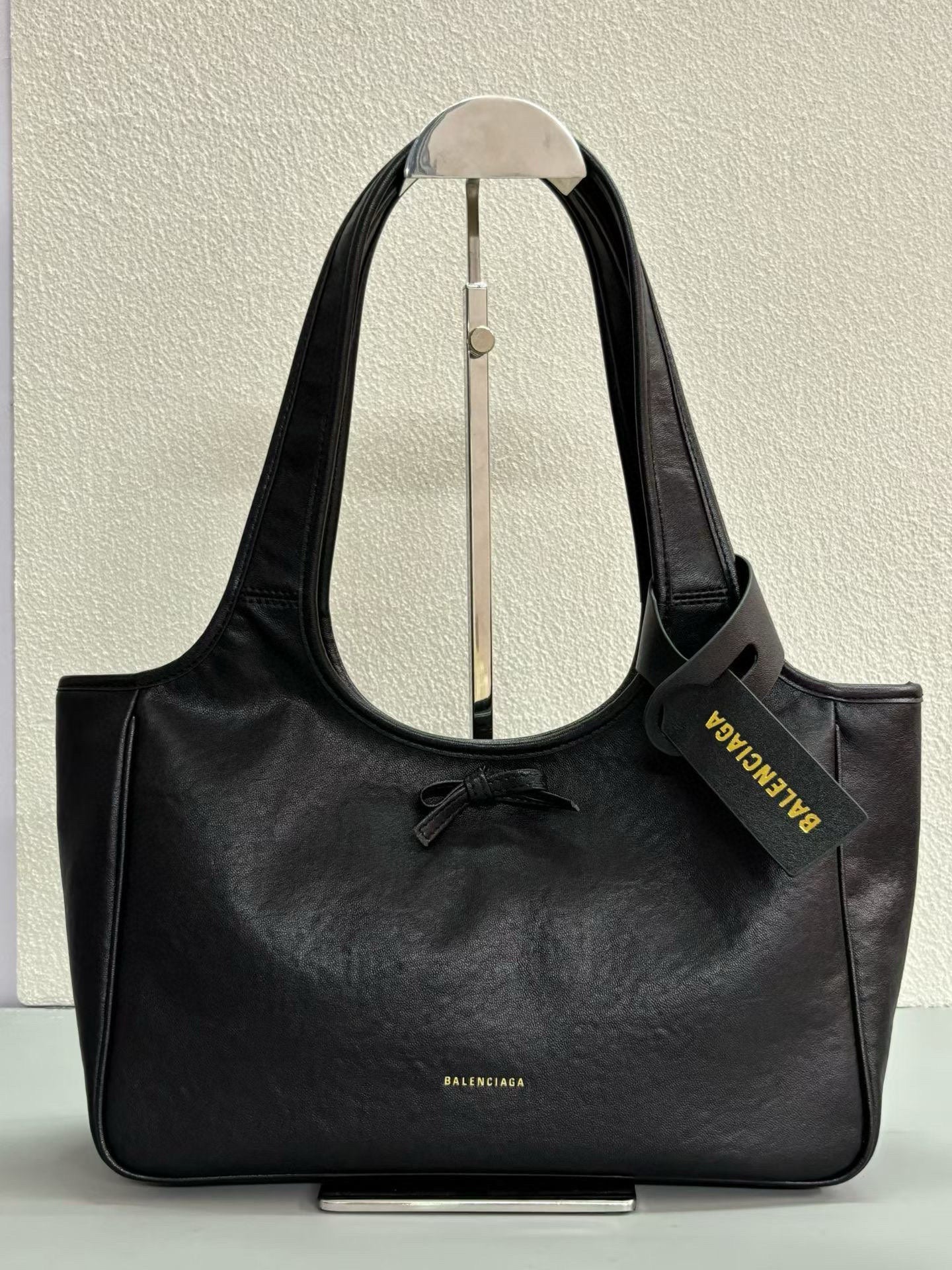 B1N36J11 Popular leather bag