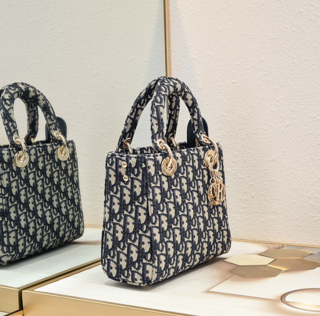 B1X54D439 Popular   embroidery bag