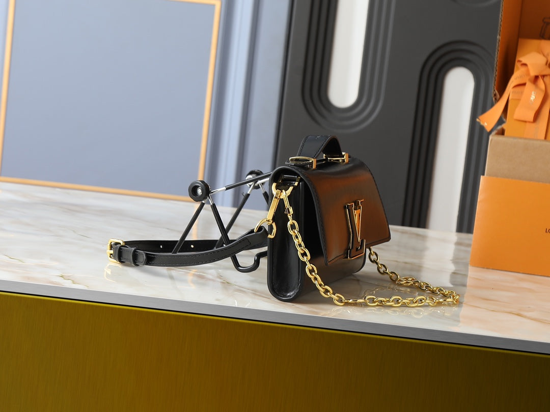 B1R15E145 Popular leather bag