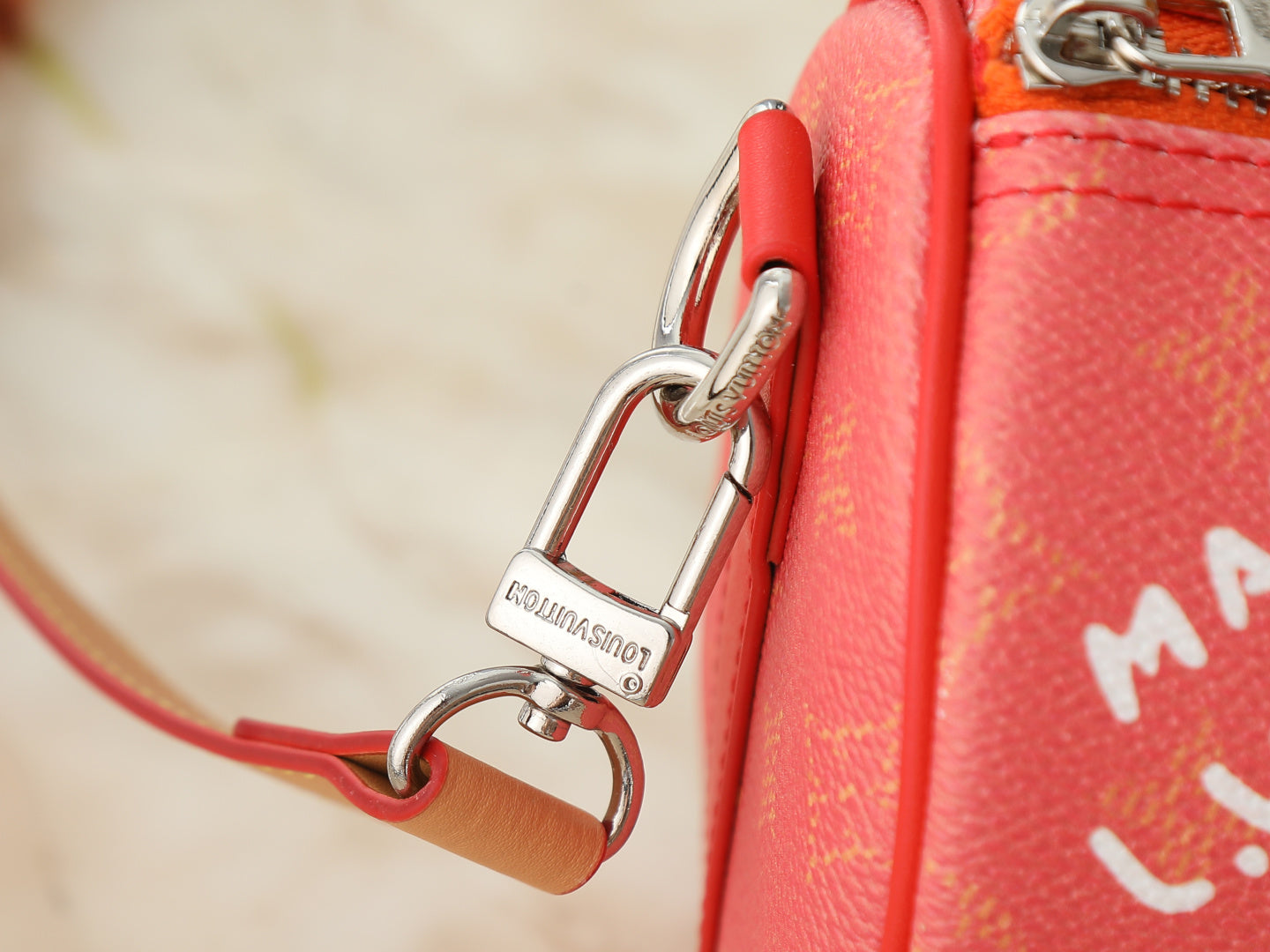 B1R76E51 Popular leather bag