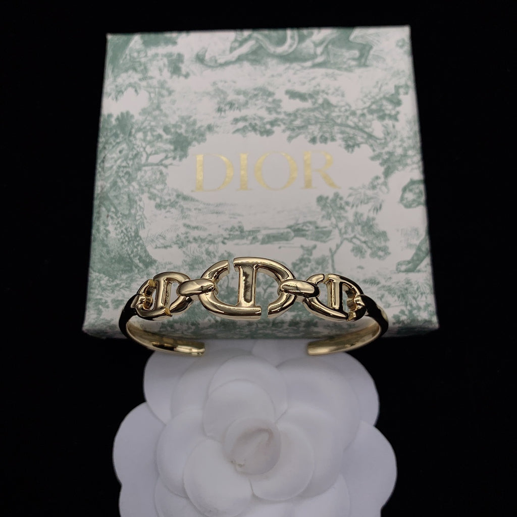 X1Y93D465K  Popular Bracelets