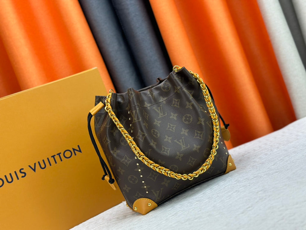 B1X104E56  Popular  leather bag
