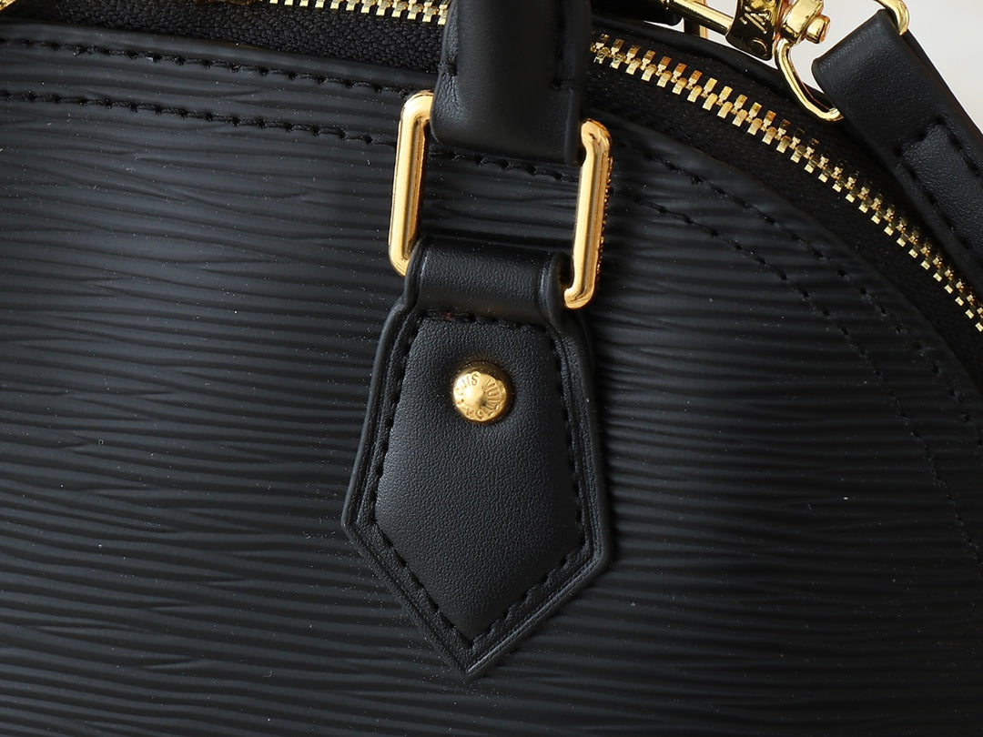 B1P46E103 Popular leather bag