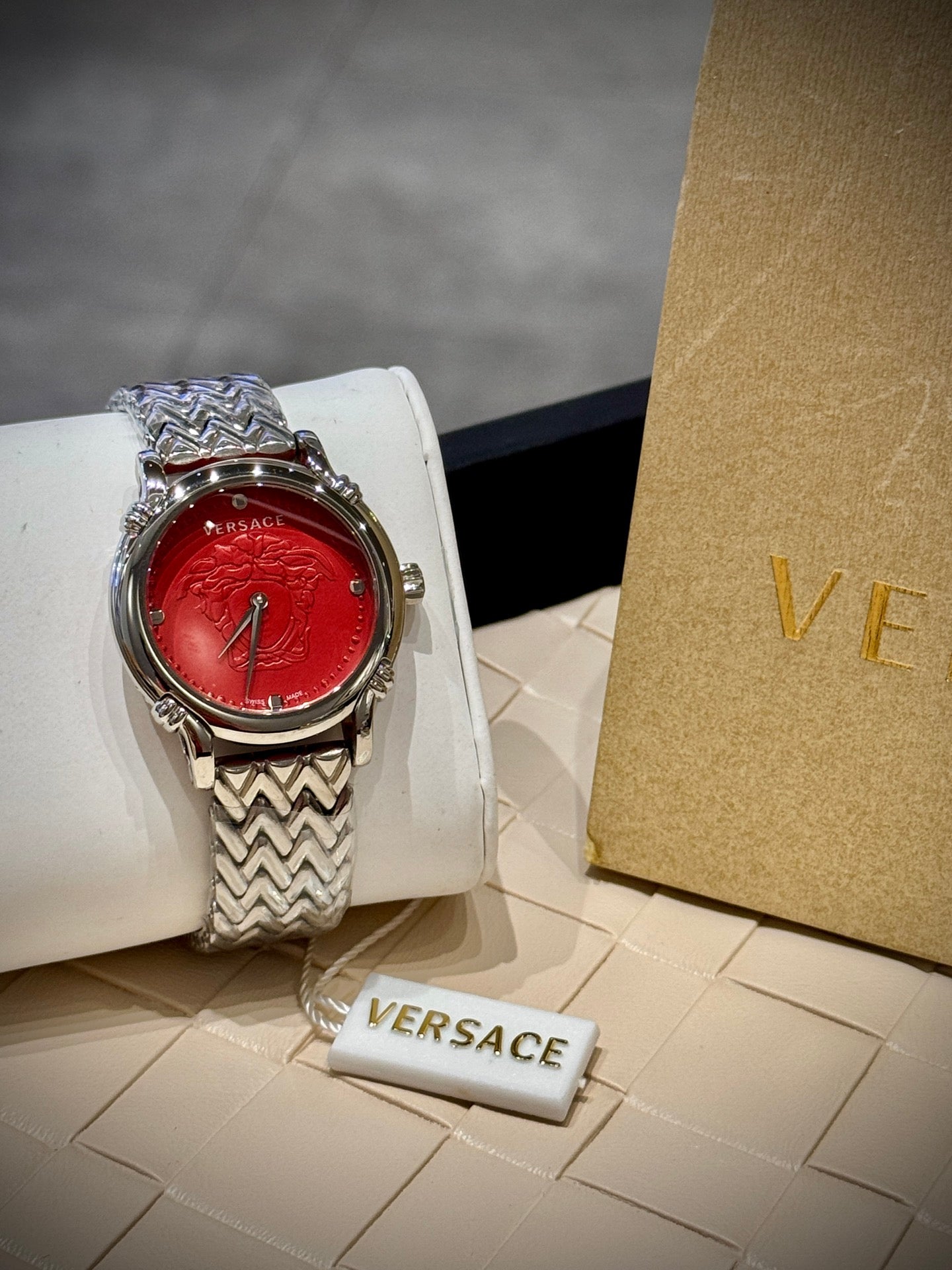 L1R36V76 Popular Watches