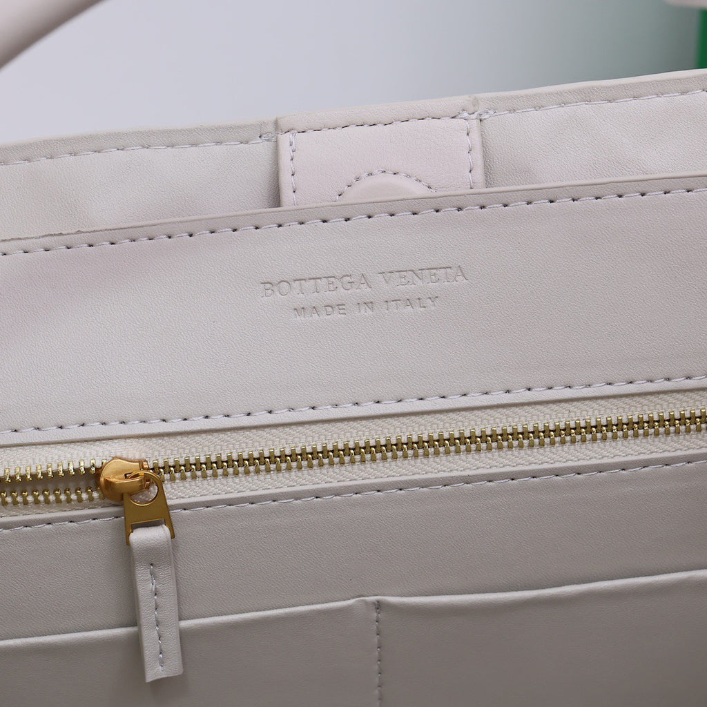 B1X104A80 Popular  leather bag