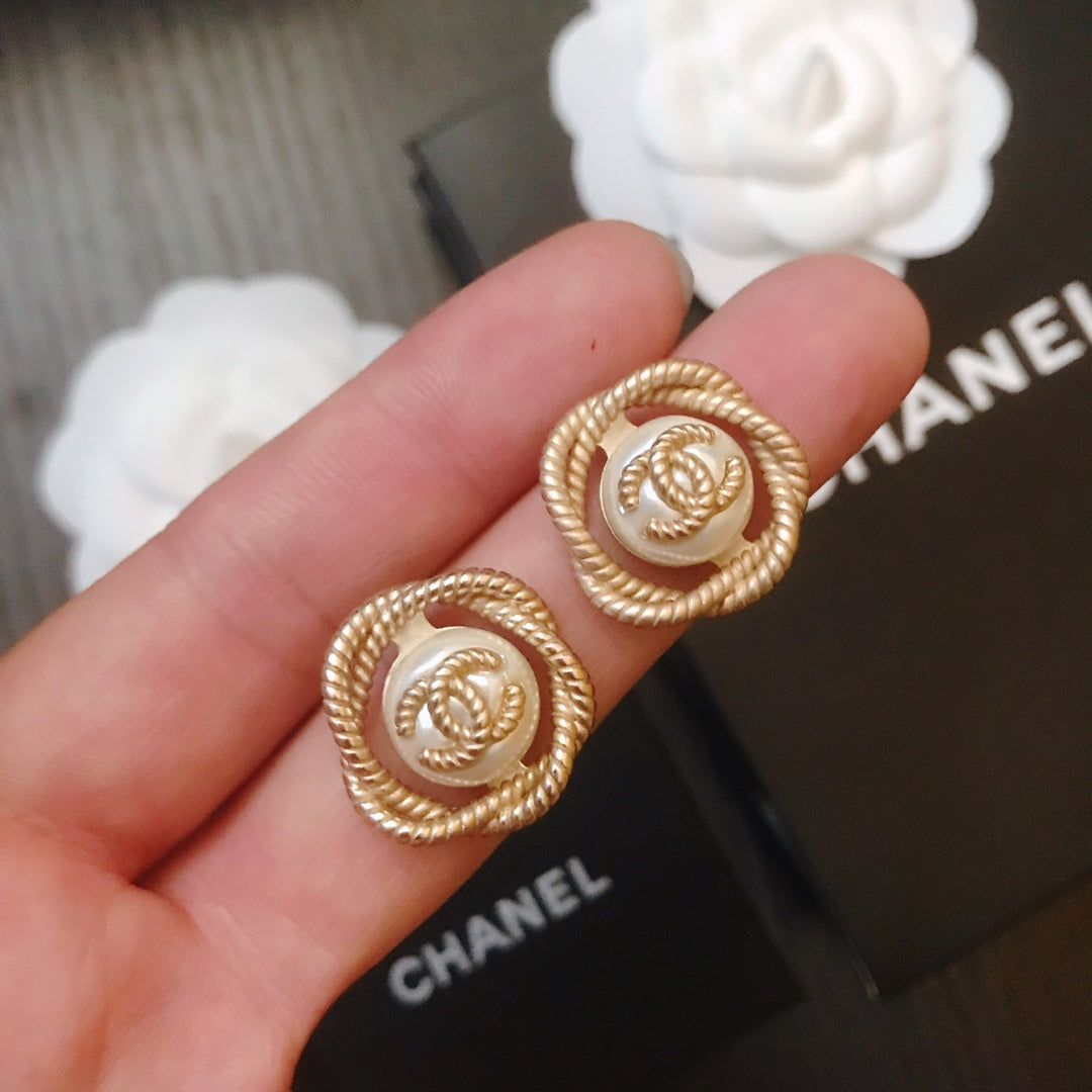 X1Q45C9E Popular Earrings
