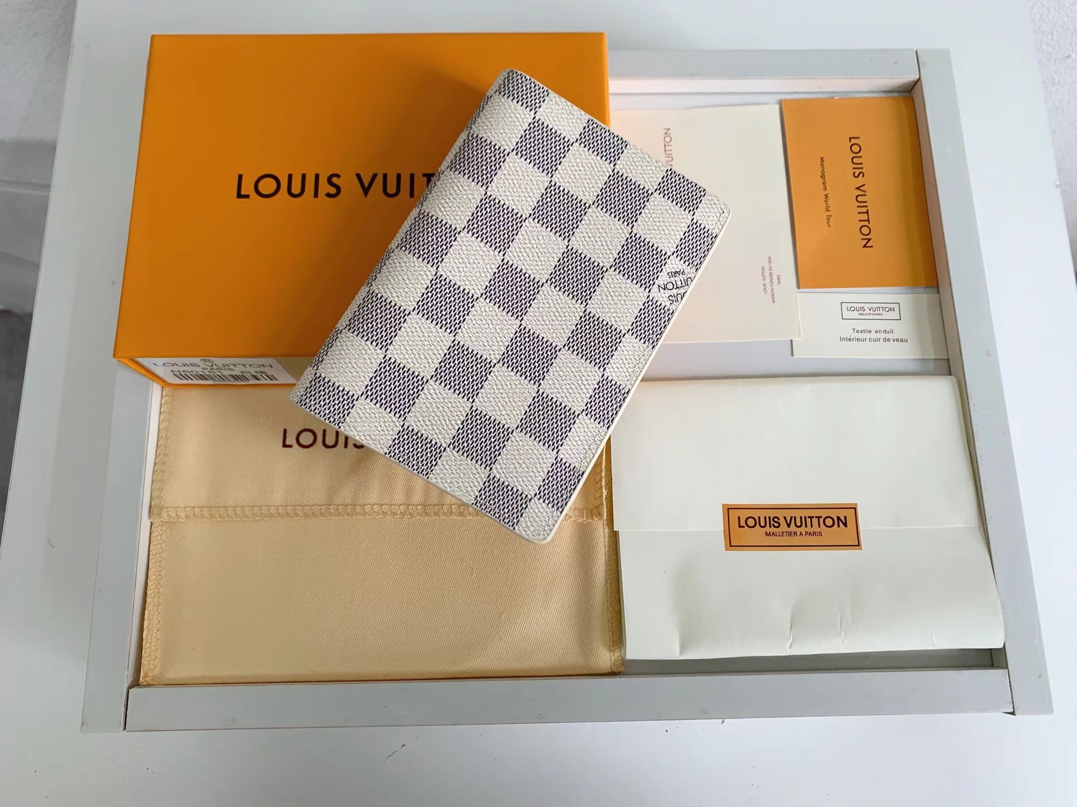 B1A42E300 Popular  leather wallets