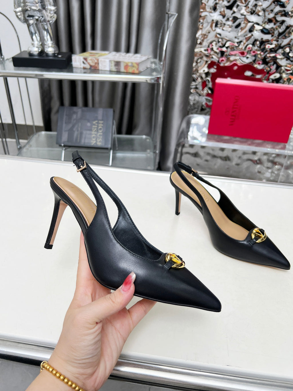Z2R45VL17  Popular leather  High heels