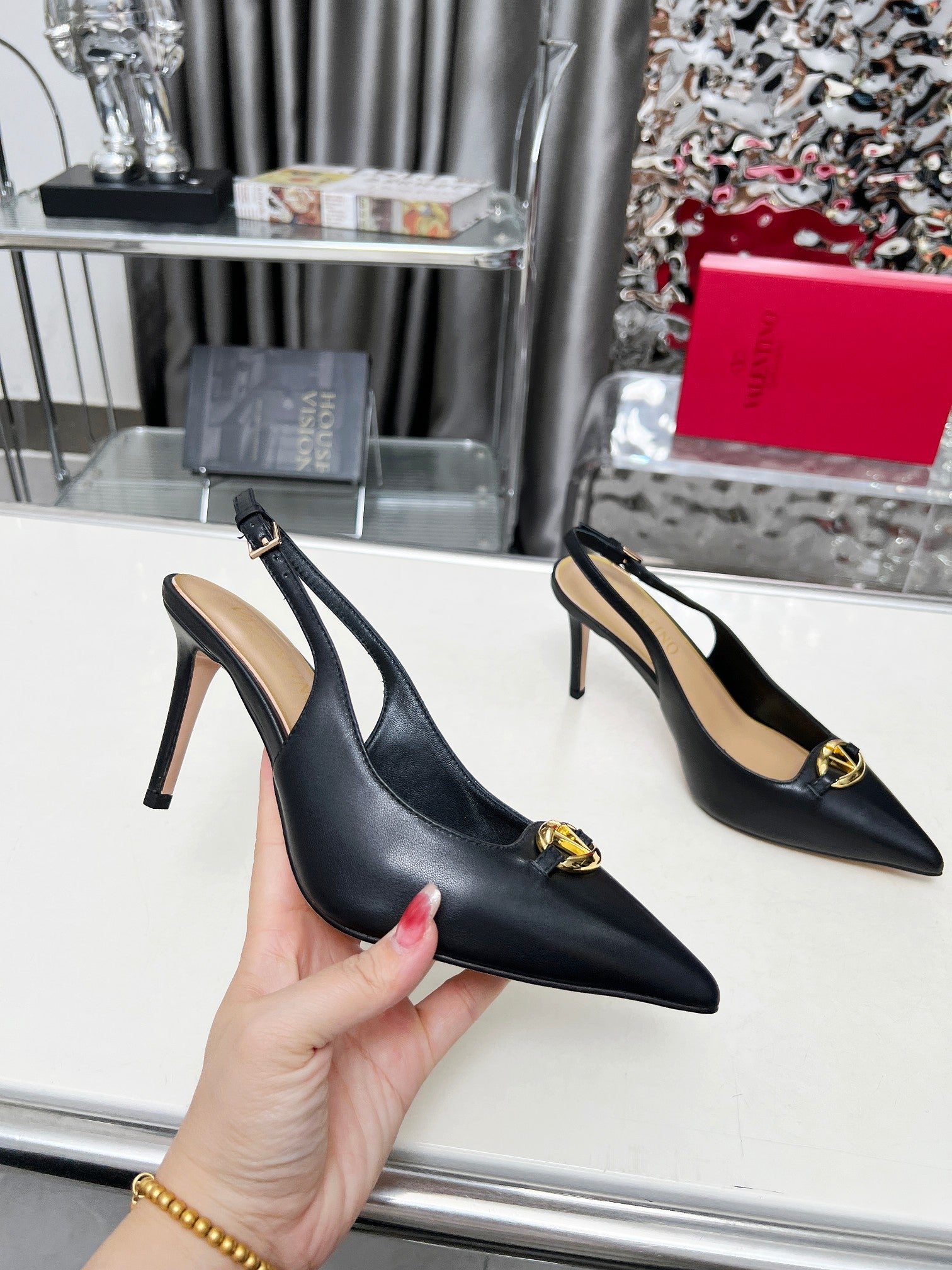 Z2R45VL17  Popular leather  High heels