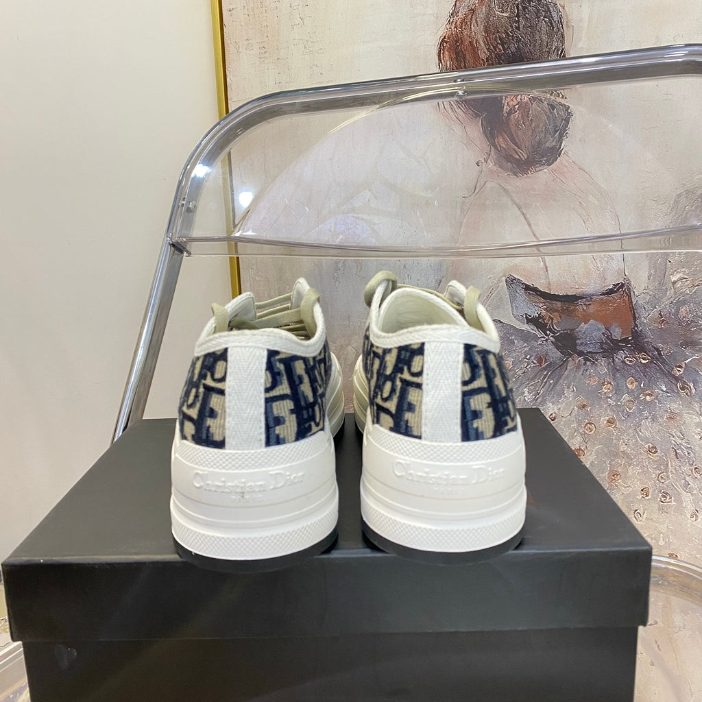 Z1XD67 Popular shoes