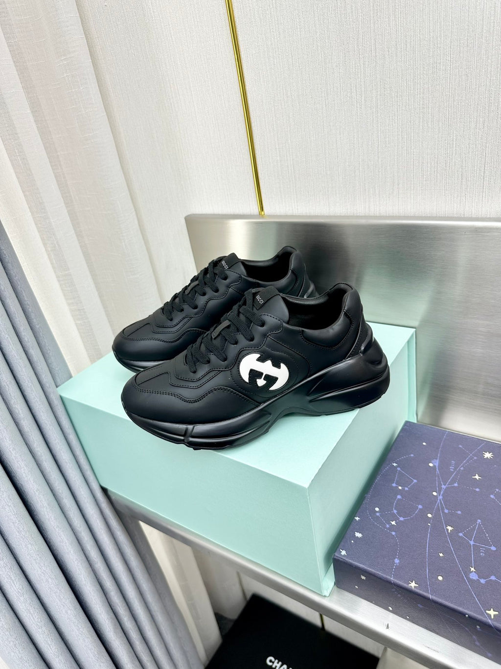 Z2Q95B152  Popular high-quality Shoes