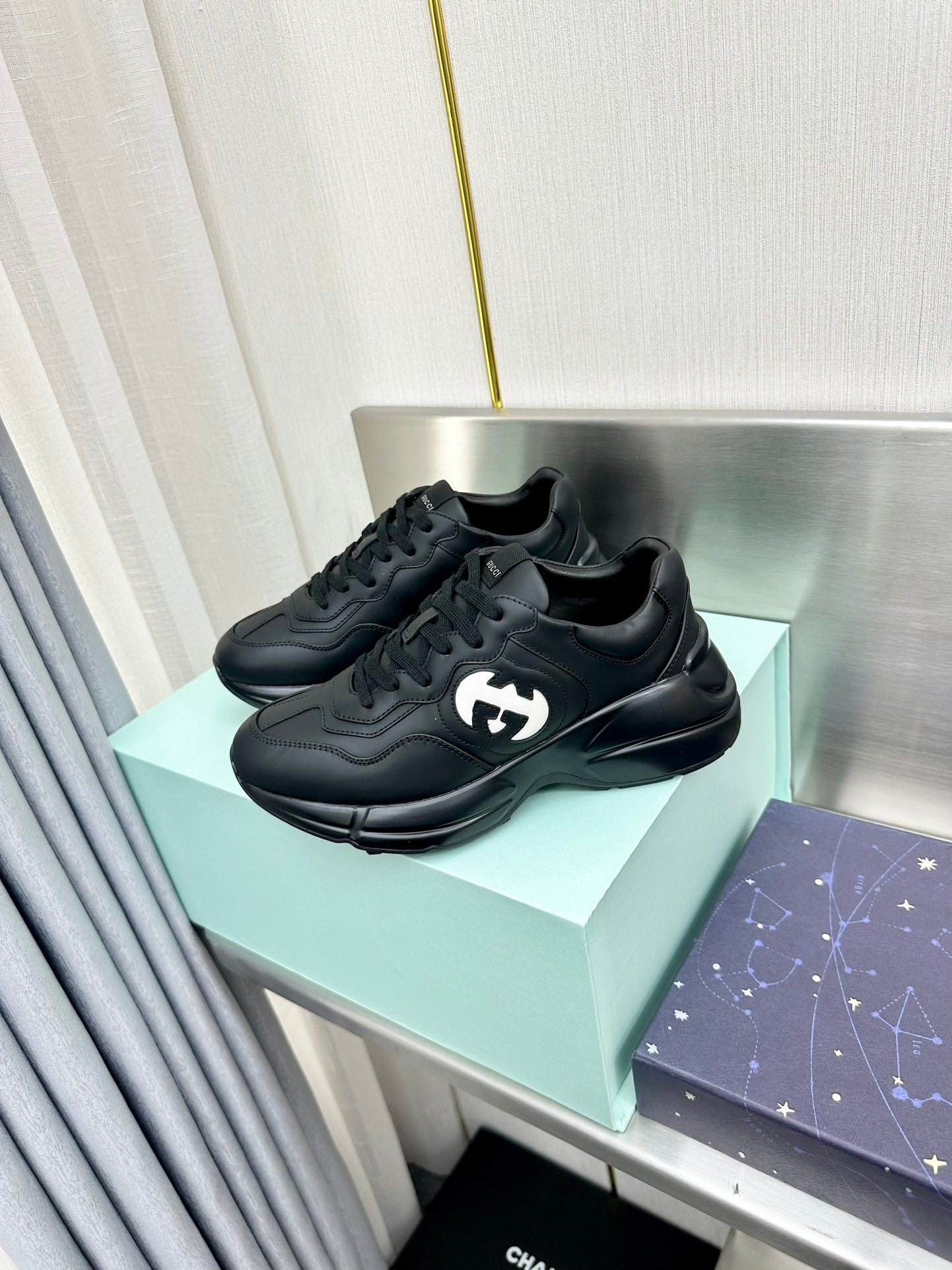 Z2Q95B152  Popular high-quality Shoes