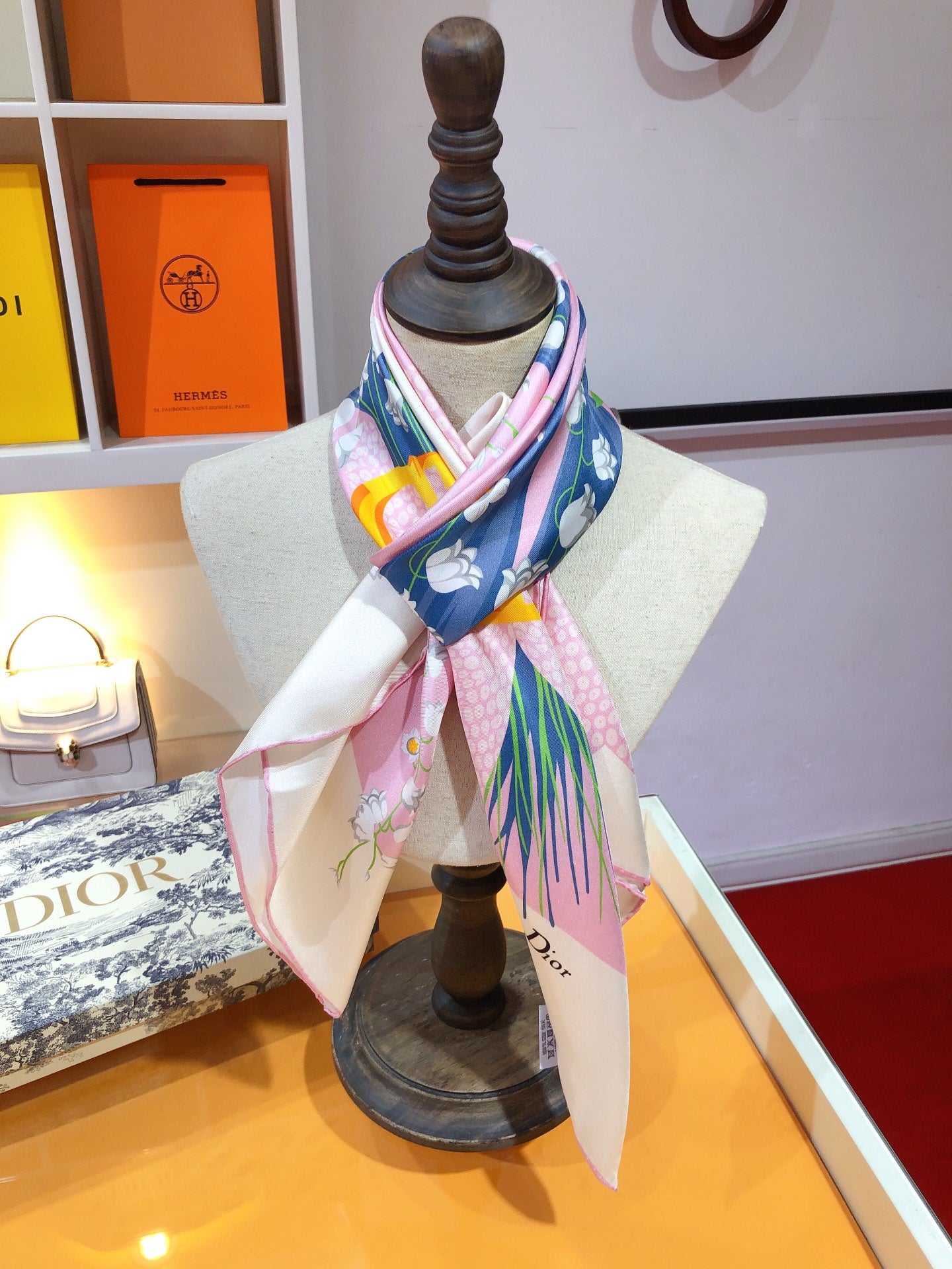 W1N55D7 Popular Silk Scarve