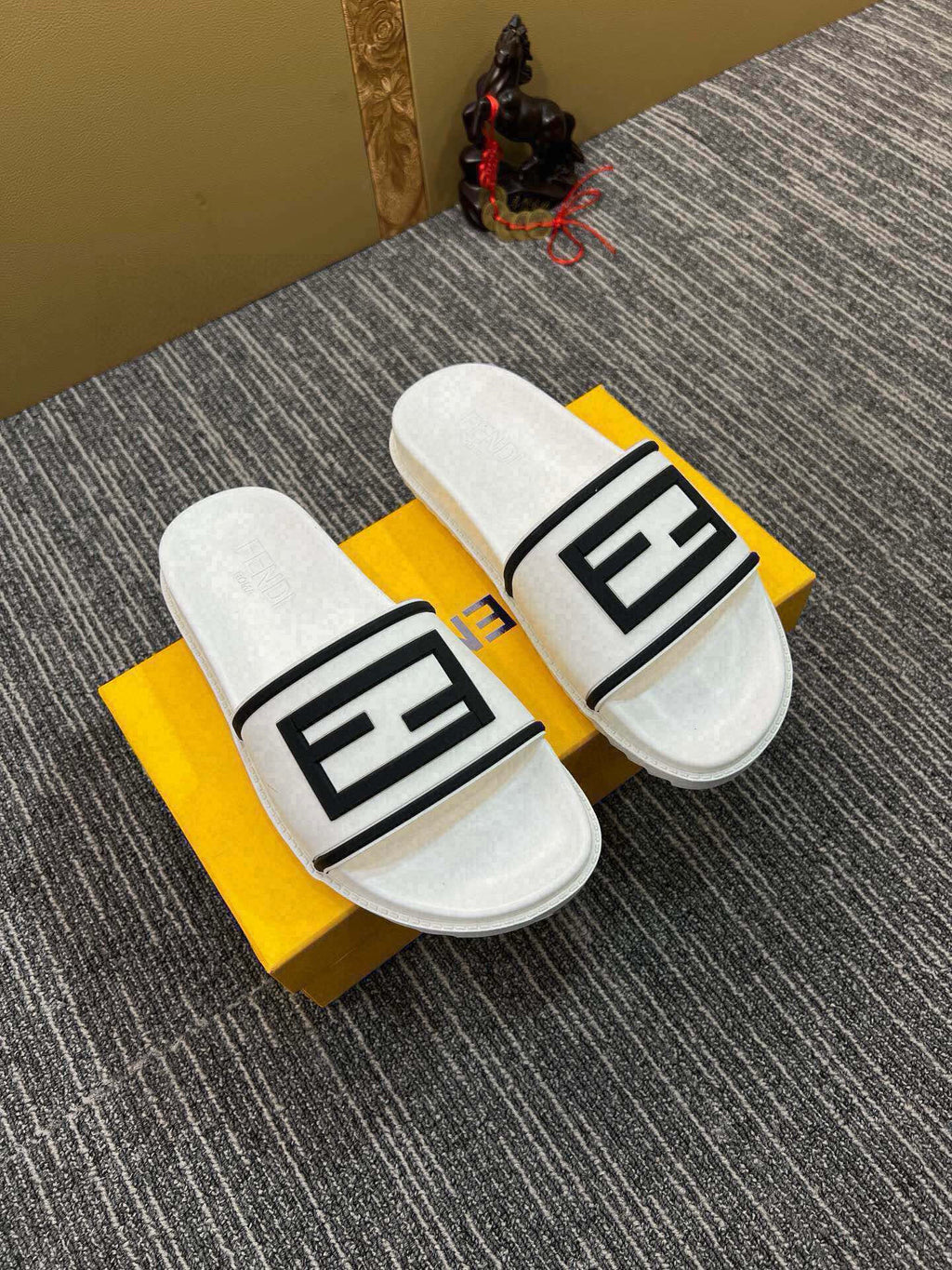 Z5Z35F286 Popular Slippers