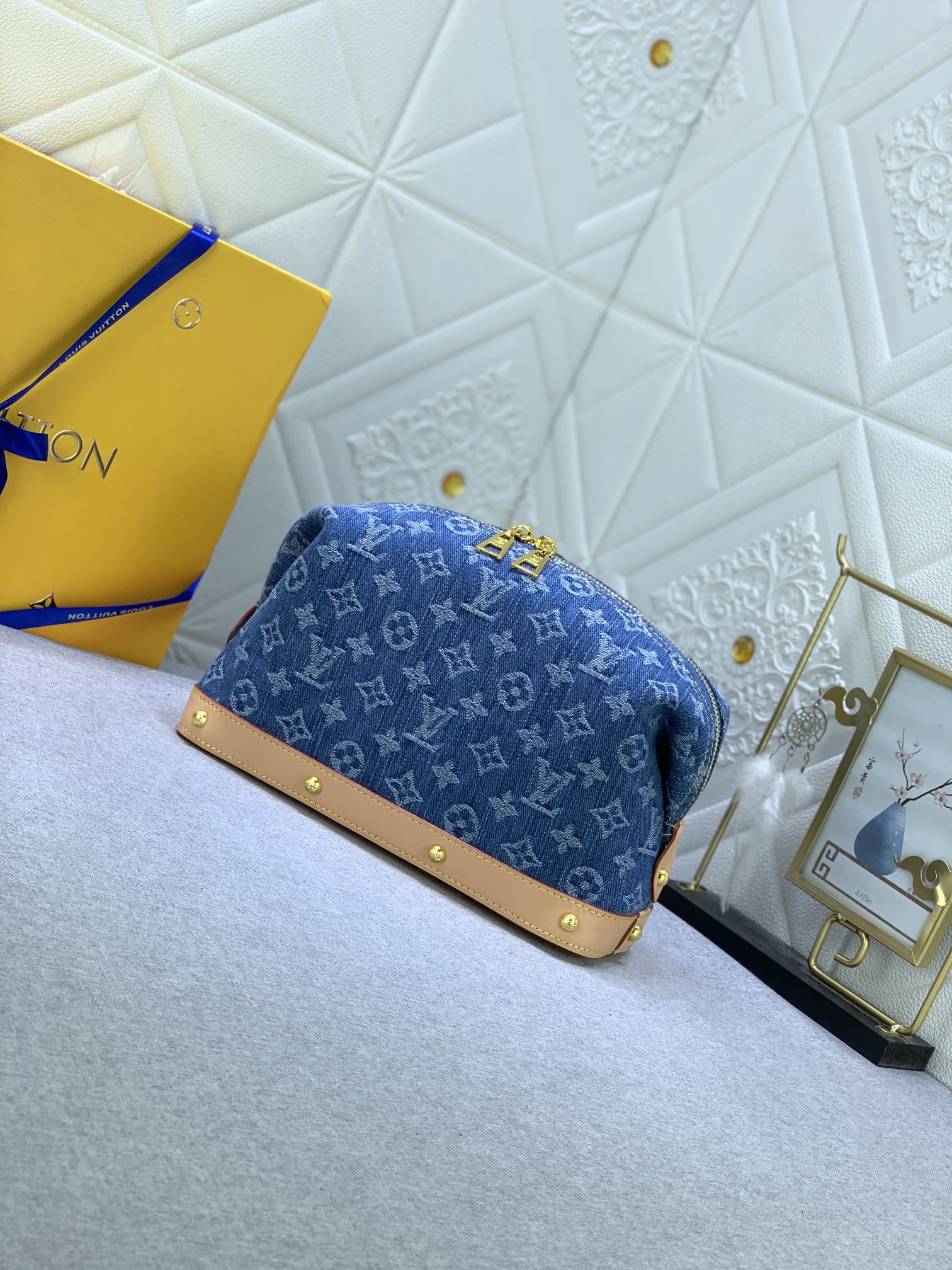 B1X104E61 Popular    leather bag