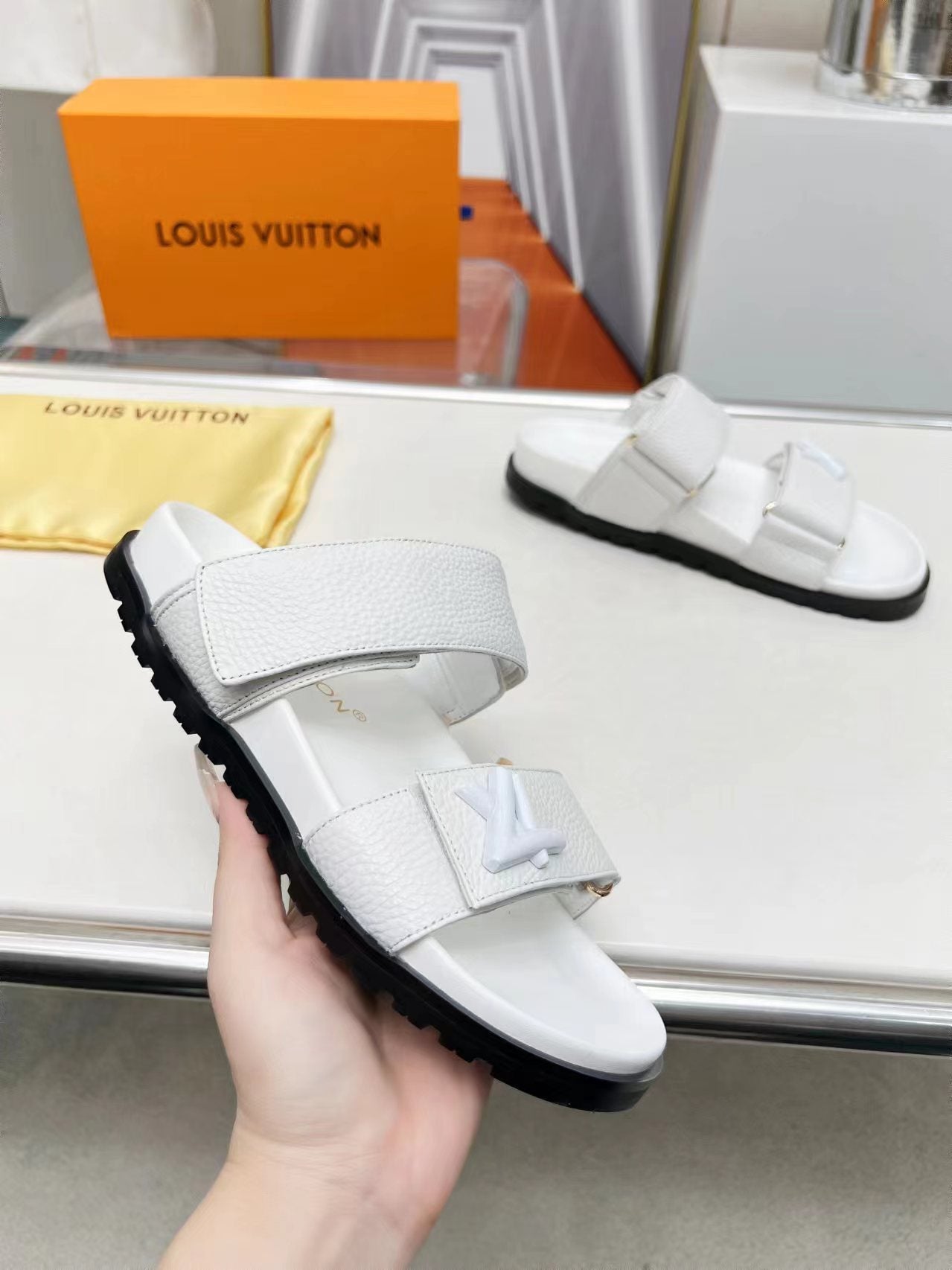 Z2X66B54 Popular high-quality leather slippers