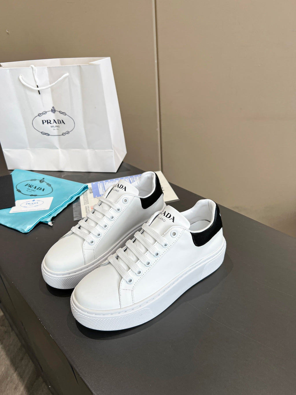 Z2Q105P251 Popular high-quality Shoes