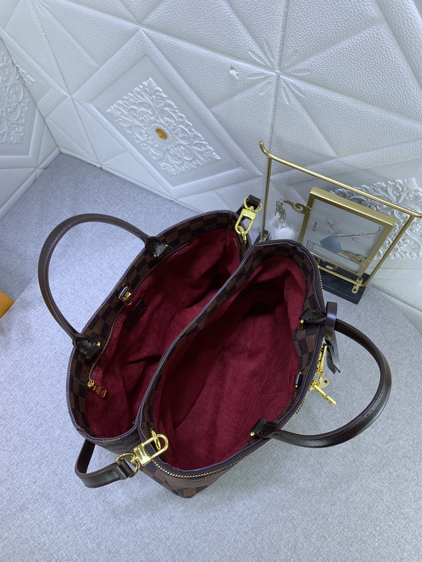 B12X44E330 Popular   leather bag 