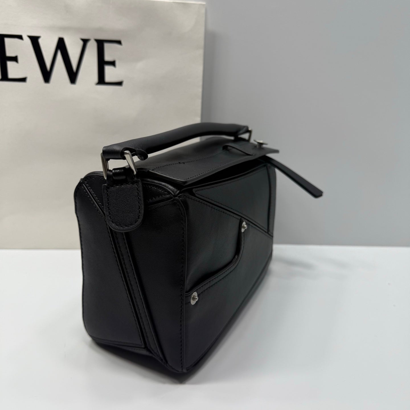 B1R46A11 Popular leather bag