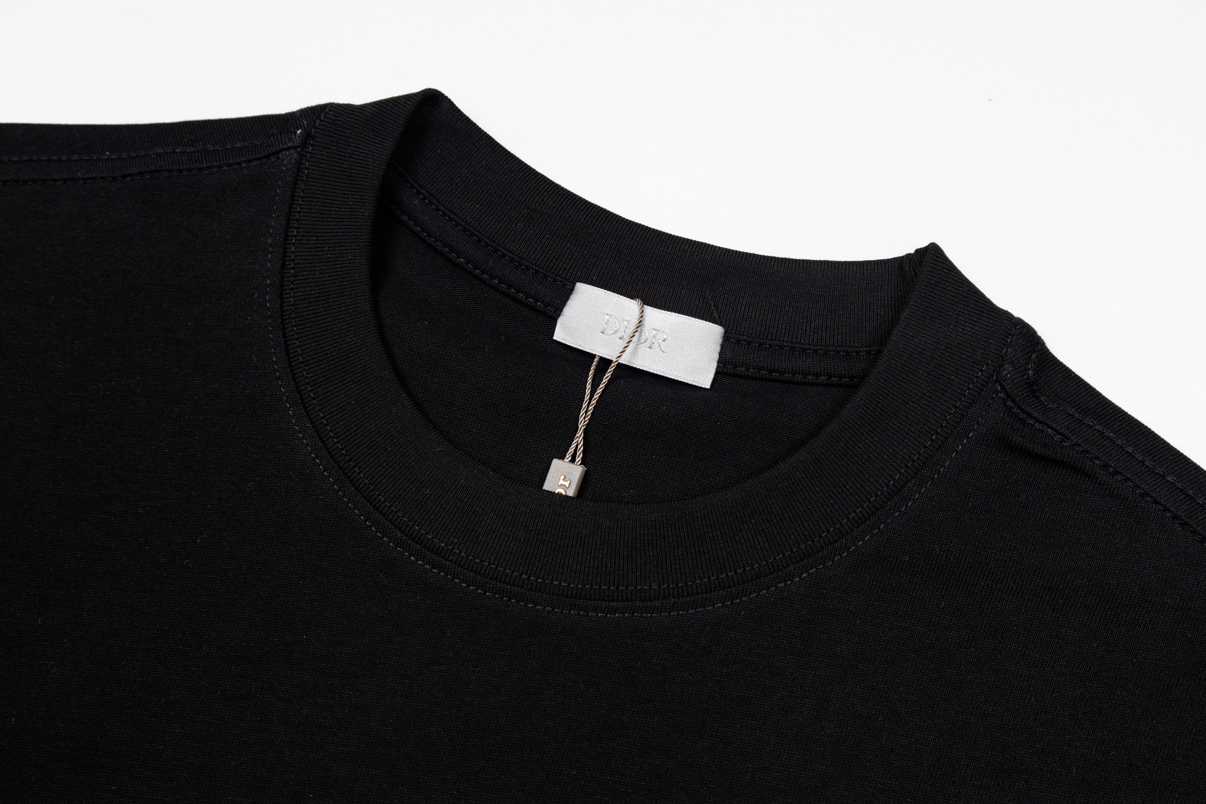 U1R76D30 Popular T-shirts