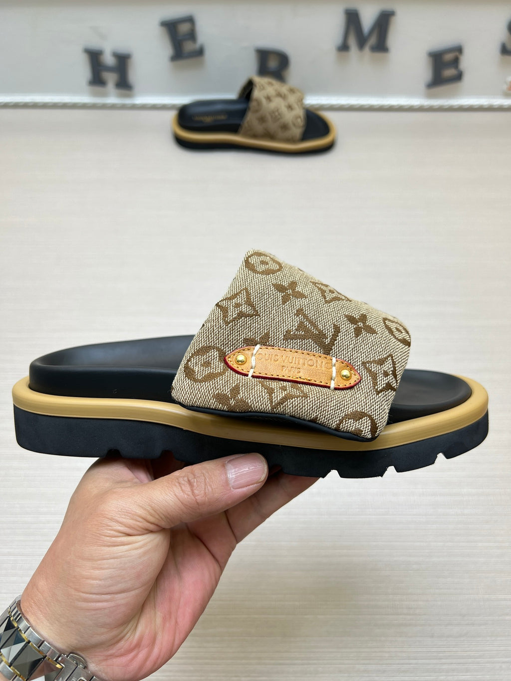 Z5ZE100 Popular slippers Sole thickness 5cm