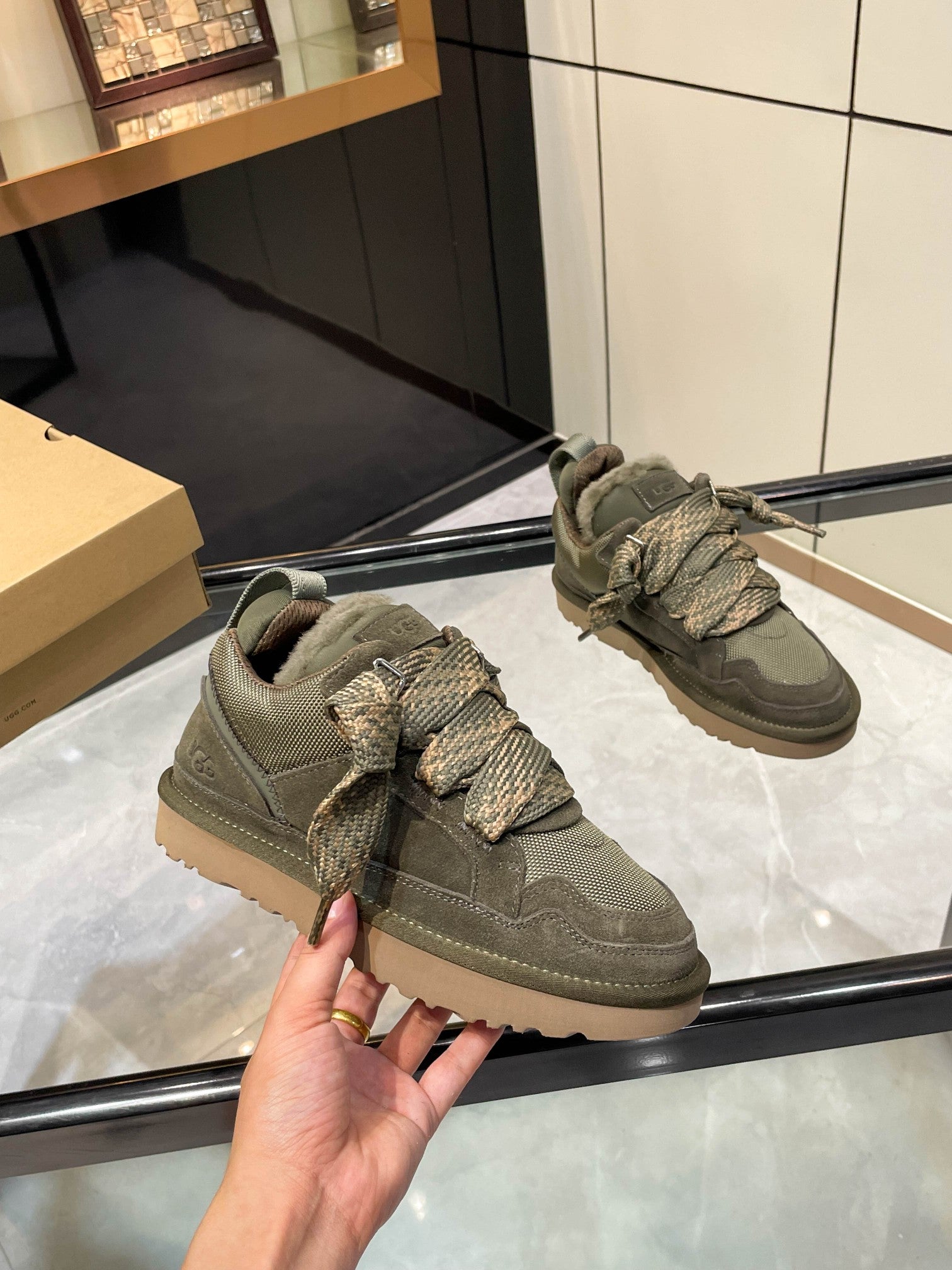 Z2Q105U262 Popular high-quality Shoes