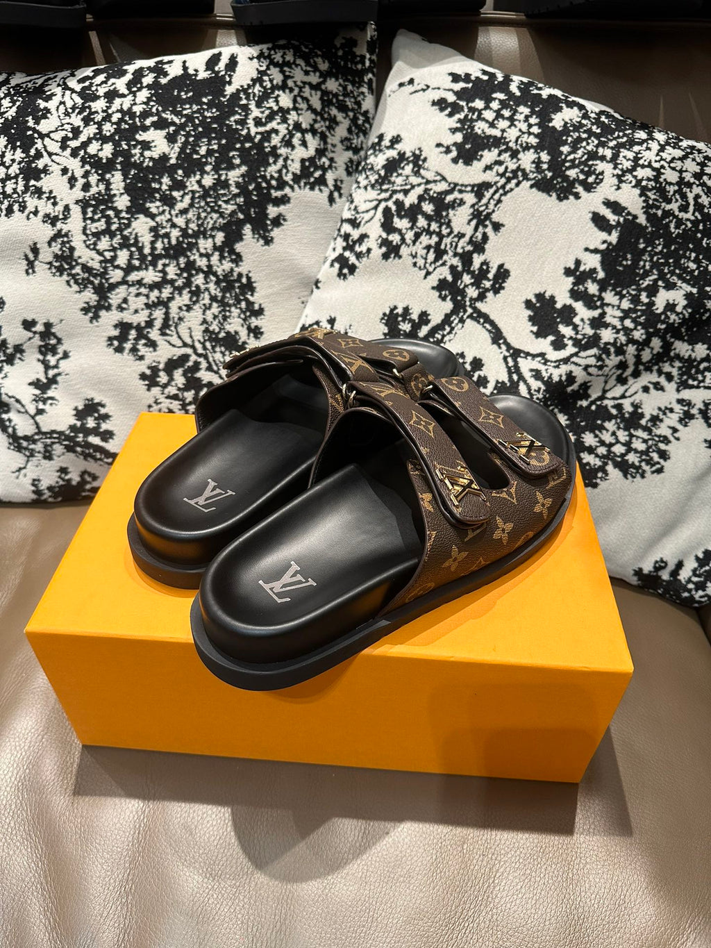 Z2Z85E29  Popular leather Shoes