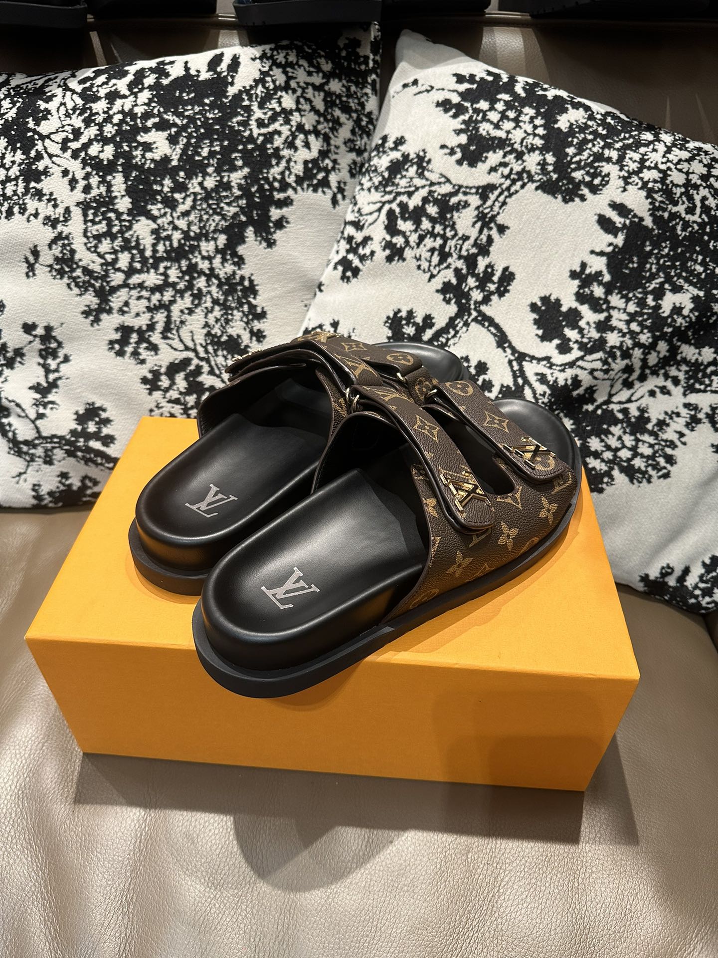Z2Z85E29  Popular leather Shoes