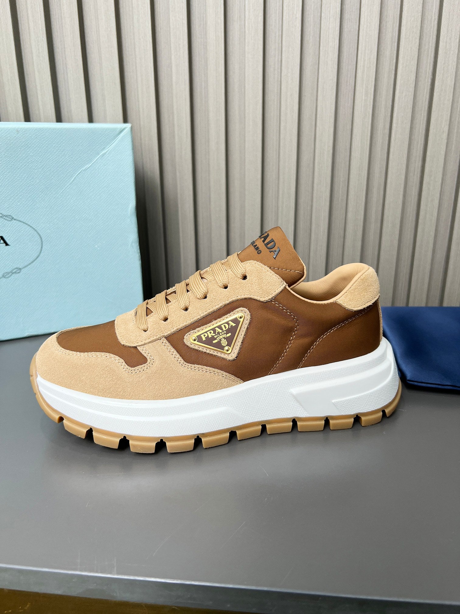 Z2LPD5  Popular high-quality shoes