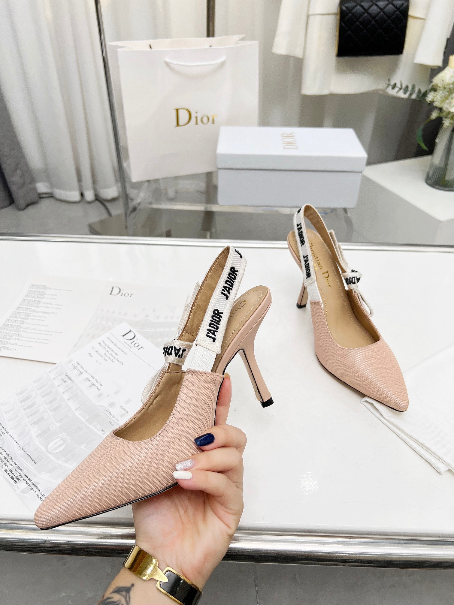 Z2Q55D44  Popular leather High heels