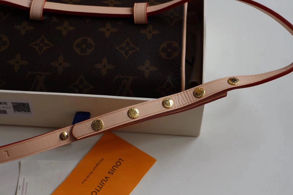 B1X104E62 Popular   leather bag