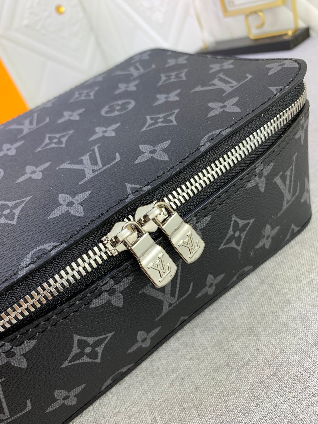 B1X34E272 Popular  leather bag 