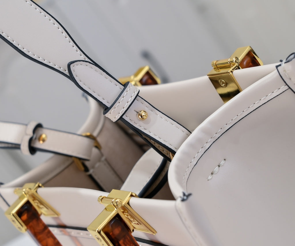 B1P36F101 Popular leather bag