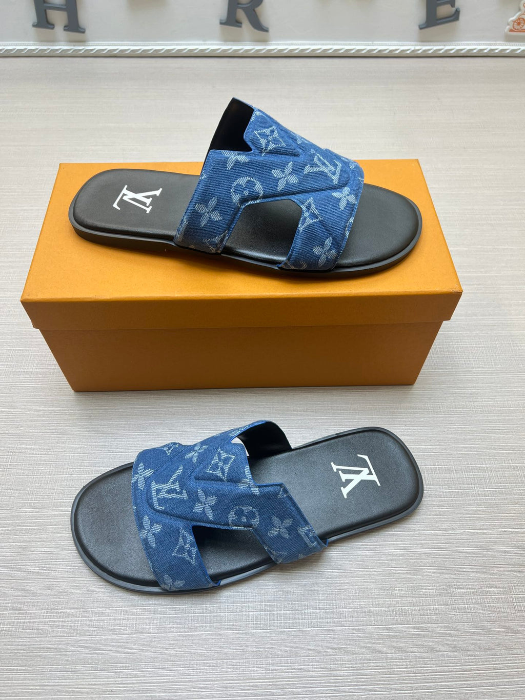 Z5ZE29 Popular slippers