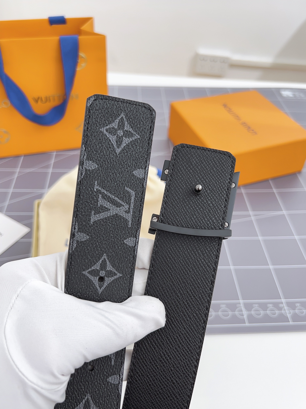 P1X65E1 Popular  high-quality  leather belt