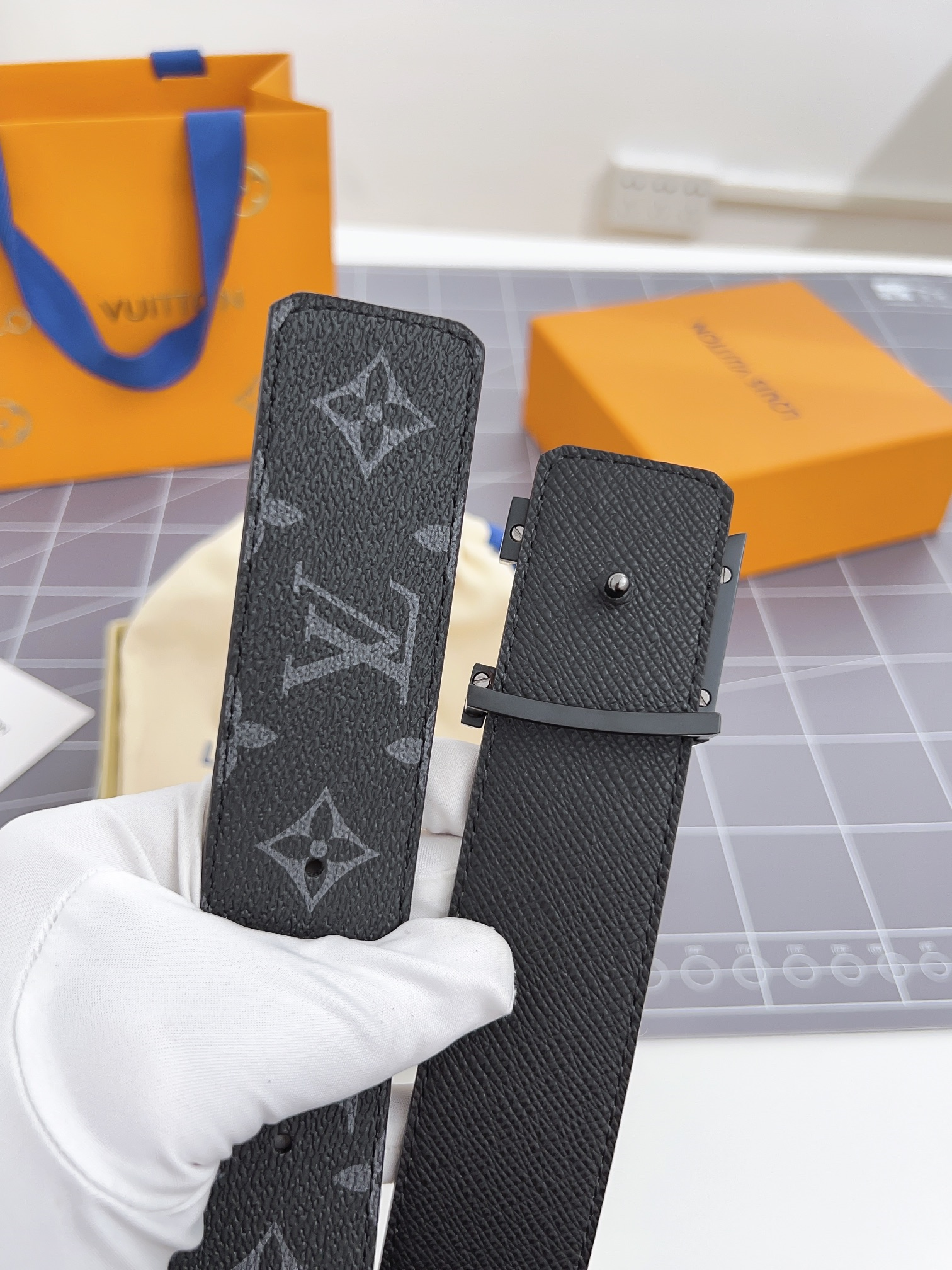 P1X65E1 Popular  high-quality  leather belt
