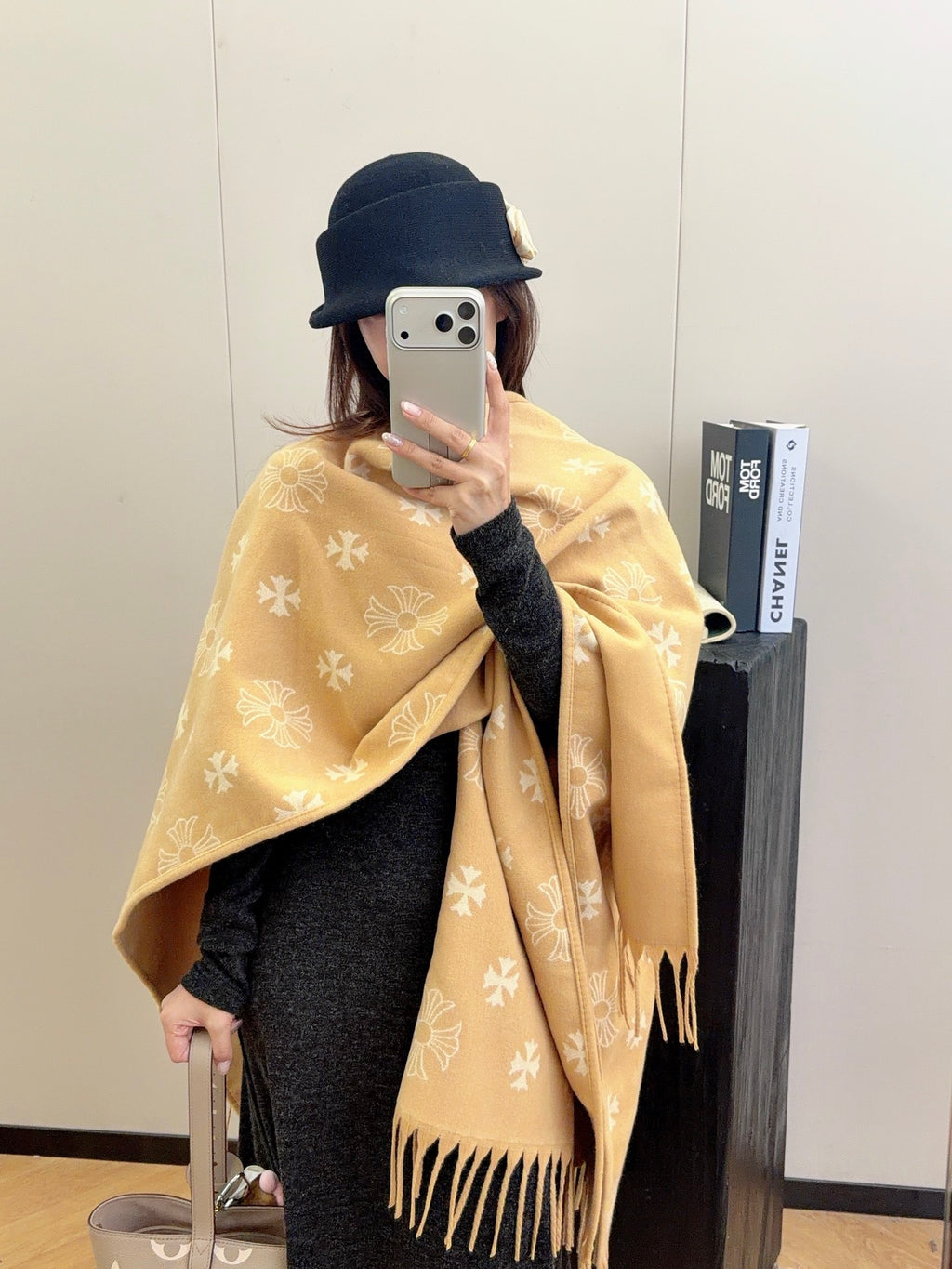 W1R86A57 Popular cape