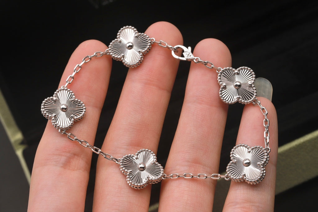 X5X53VA180K  Popular bracelets 5 flowers normal size1.5cm flower
