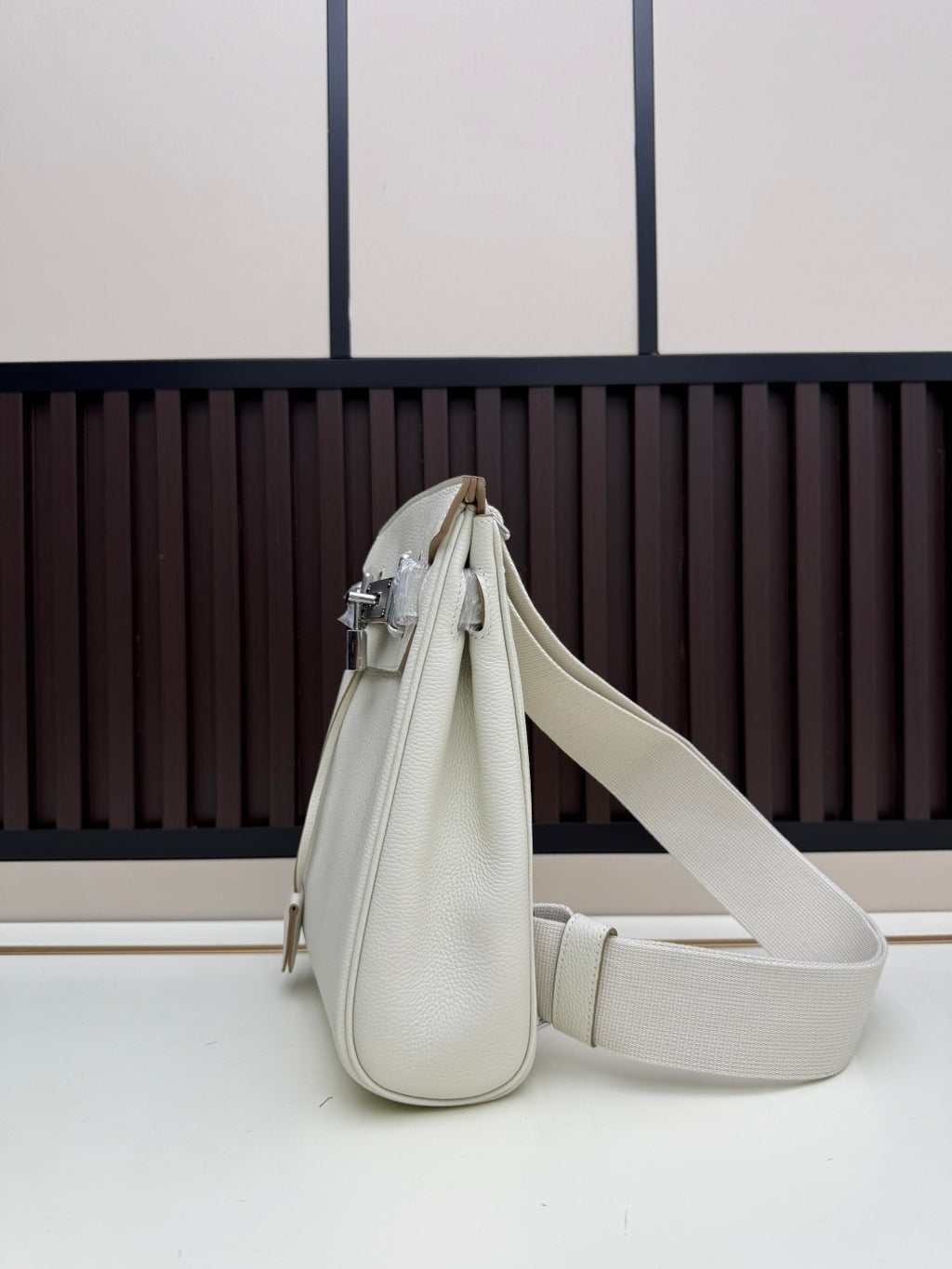 B1P36H46 Popular leather bag