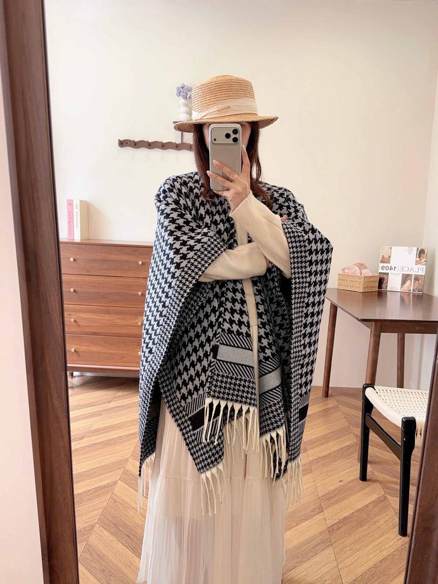 W1R86D64 Popular cape