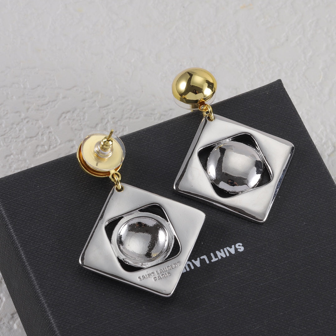 X1Z94SL832K Popular  Earrings